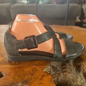 Naturalizer Elliot Black Leather Strappy Sandals – Size 8.5 Wide